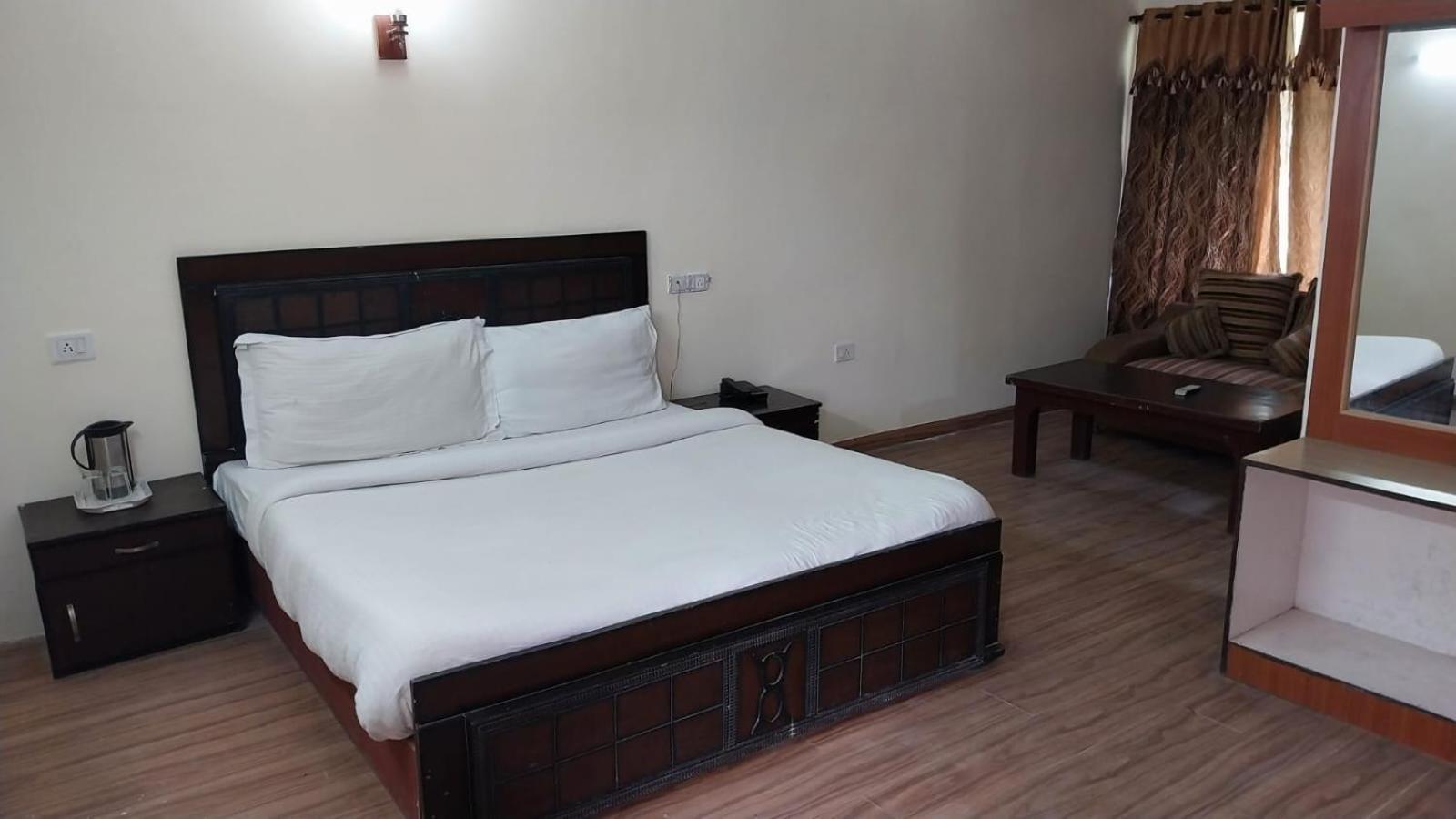 Hotel The Royal Grand, Manali Jagatsukh Zewnętrze zdjęcie